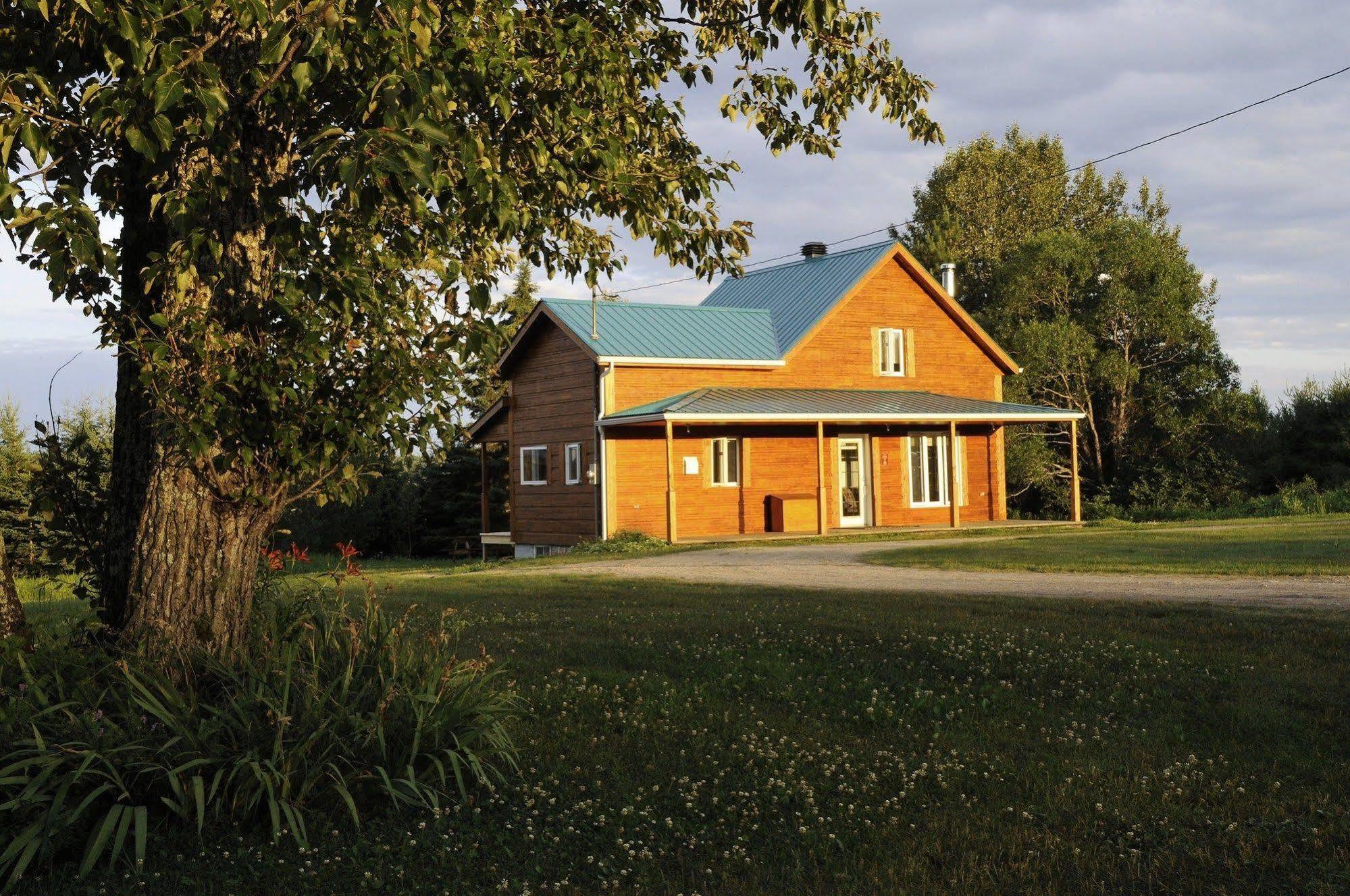 Ermitage Saint-Antoine Hotel Lac-Bouchette Exterior photo